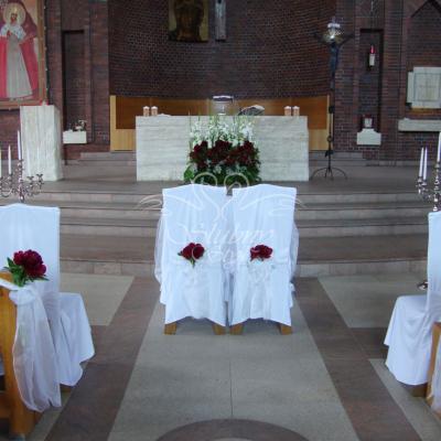 Dostojne wysokie świeczniki w kościele św. Jadwigi w Poznaniu