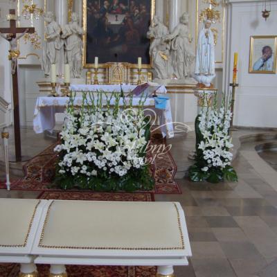 Wystrój ołtarza w Kościele Wszystkich Świętych w Poznaniu