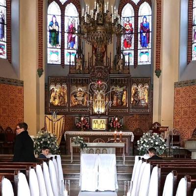Dekoracja ślubna w kościele w Lusowie