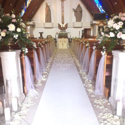 Wyjątkowa dekoracja na ślub w kościele pw. Matki Bożej Różańcowej w Zielińcu