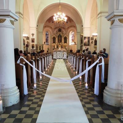 Dekoracja kościoła na ślub Plewiska