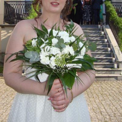 Bukiet biało zielony na ślub plenerowy